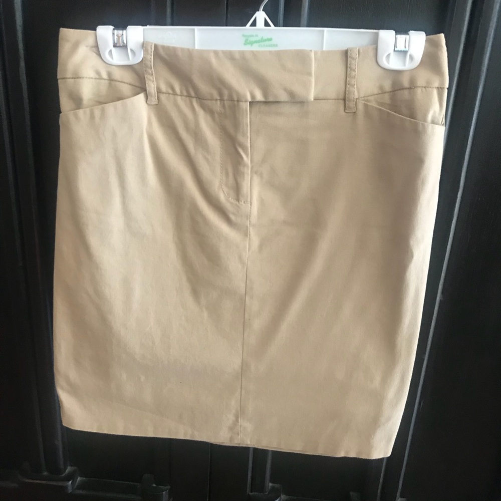 Loft khaki stretch skirt 4 summer must have!!!!